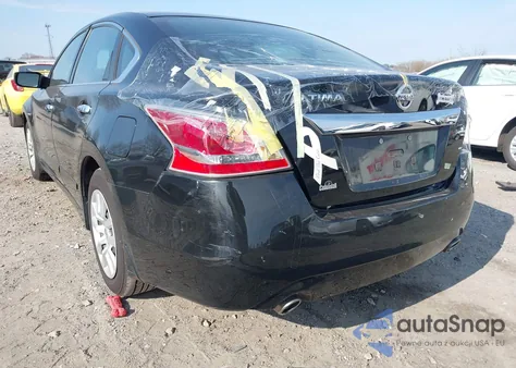 2015 Nissan Altima 2.5 S z USA, uszkodzony, nr VIN 1N4AL3AP2FC473355
